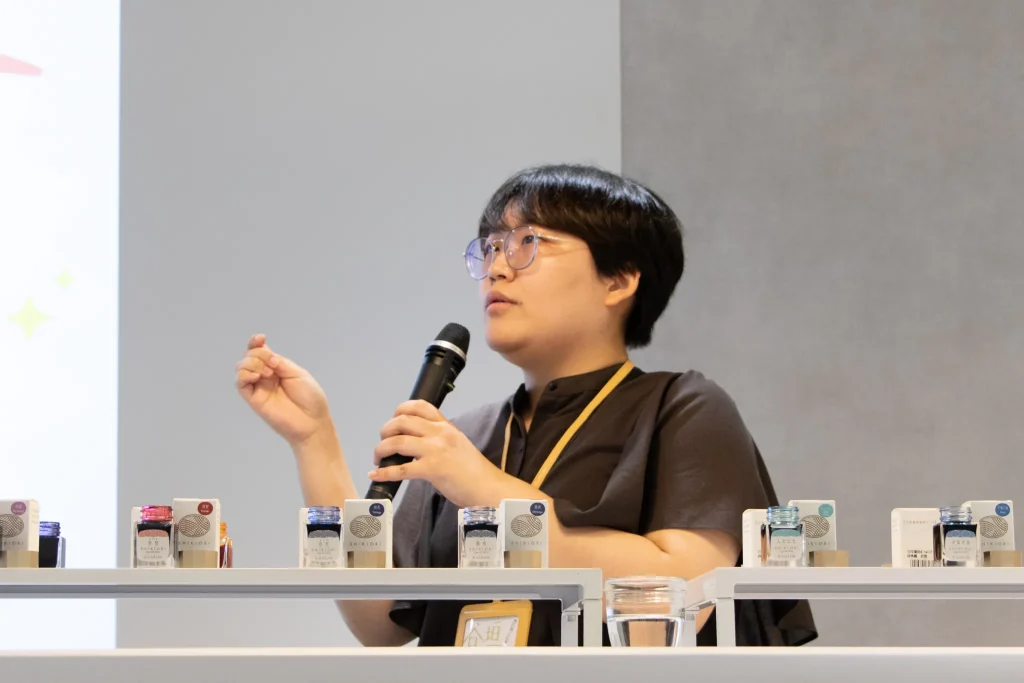 スタッフが説明を行なっている様子2