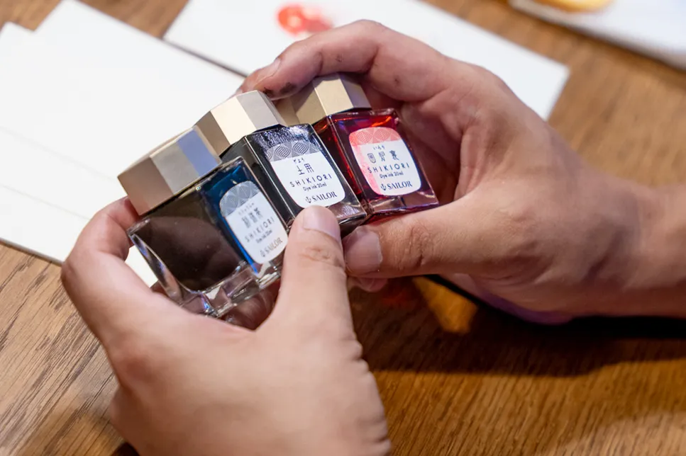 使用したインクのボトルの写真